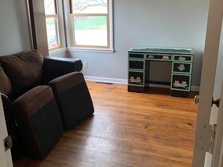 125 N Kendall Dr — Photo 4