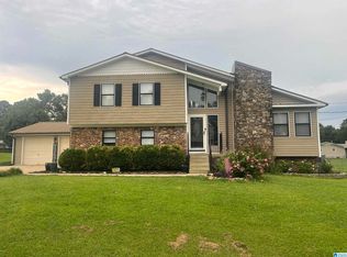 1508 Rockview Cir, Weaver, AL 36277