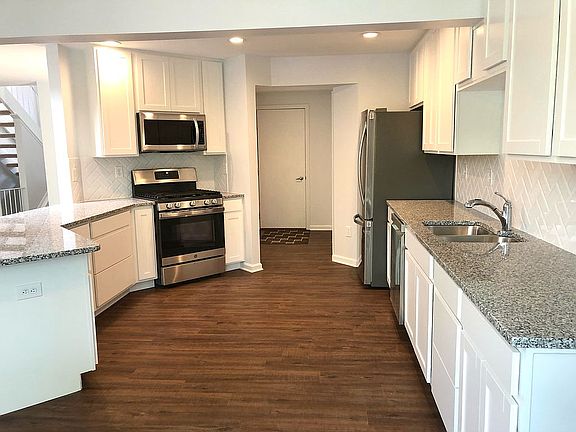 3rd image of 199 Centerbury Ct