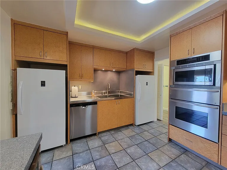 1884 Jaybrook Dr — Photo 16