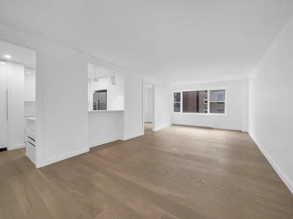 130 East 63rd Street image 2 of 11