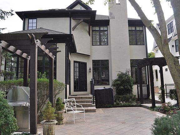 4th image of 109 Maumell St