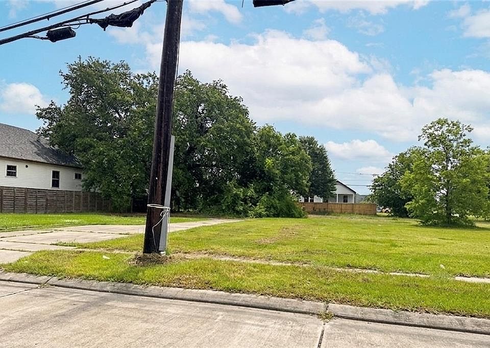 2nd image of 1805 Center St