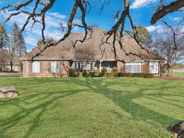 37274 N Black Velvet Ln, Wadsworth, IL 60083