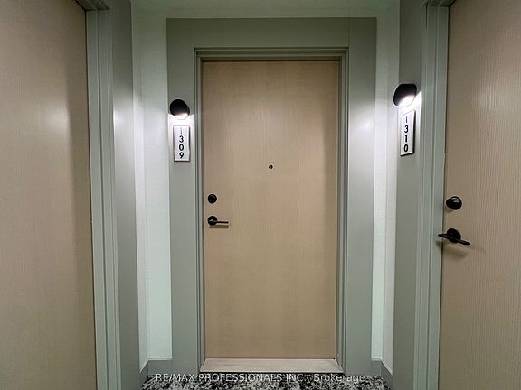 2nd image of 10 Oak St #1309