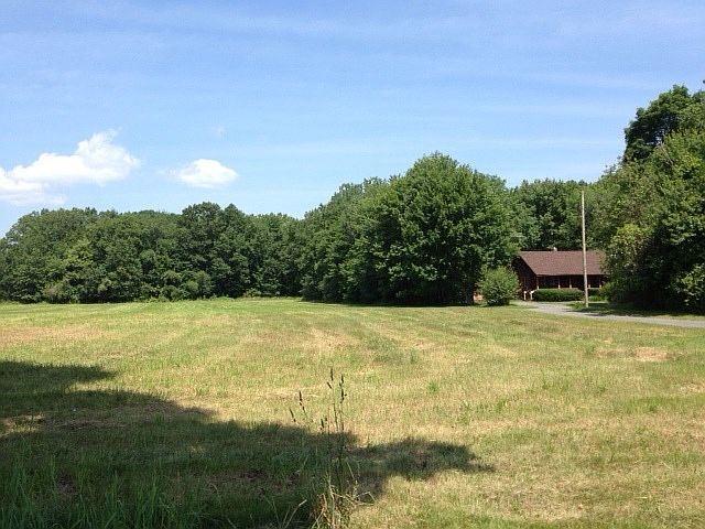 2nd image of 227 Pomeroy Meadow Rd