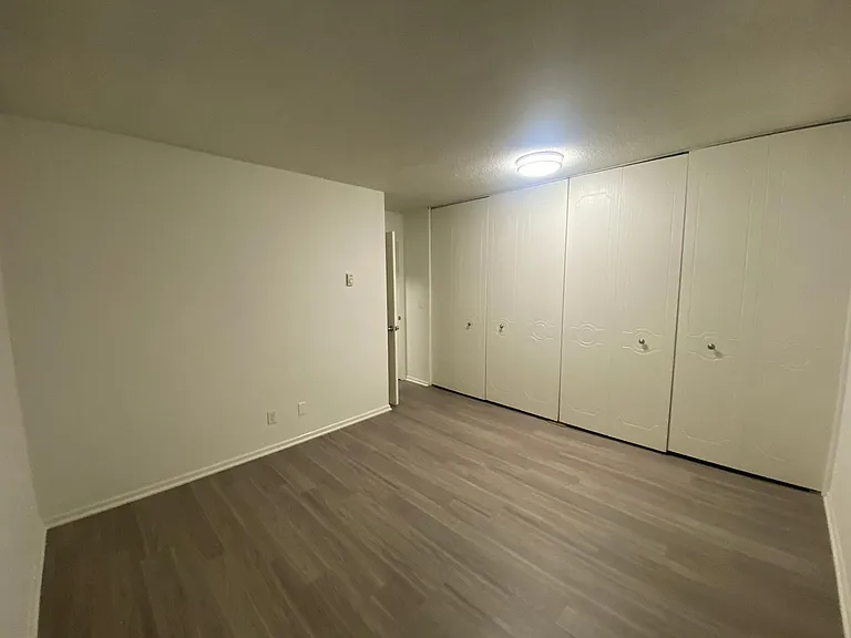 Chateau Garnet Apts. — Photo 23