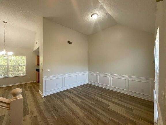 5th image of 3587 Oakshire Way SE