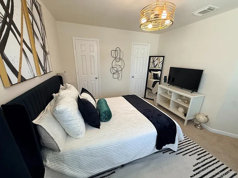 4215 Oakview Creek Ln — Photo 9
