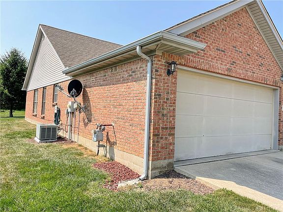 3rd image of 127 Brooke Woode Dr