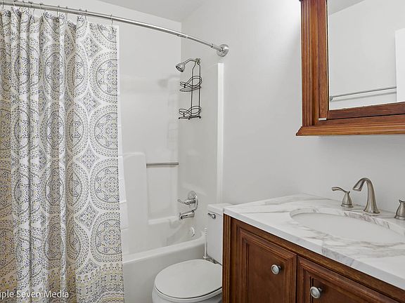 4th image of 27W119 Cooley Ave