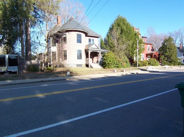 70 concord Street, Nashua, NH 03064