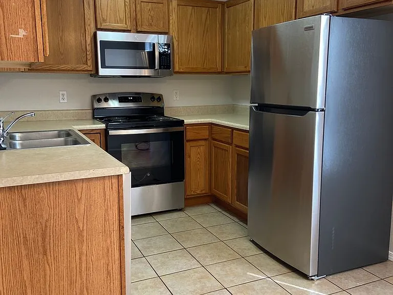 501 Twin Oaks — Photo 11