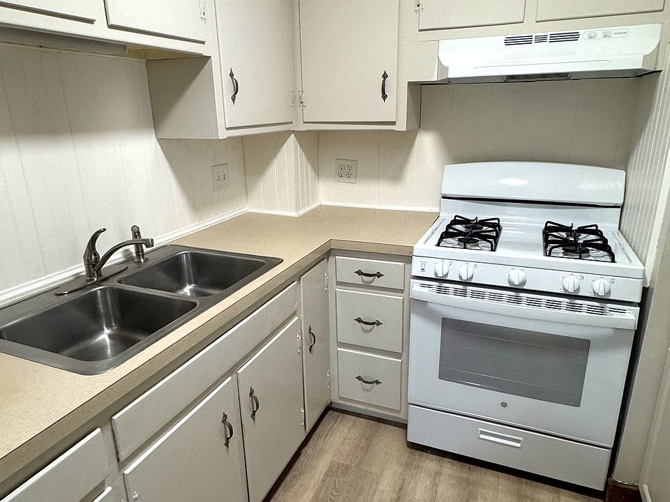 1st image of 580-584 Bridge St #23