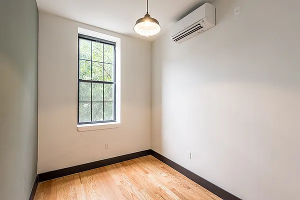 Rented by Nooklyn NYC LLC | media 18