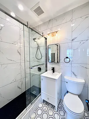 Rented by Mae Equities | media 28