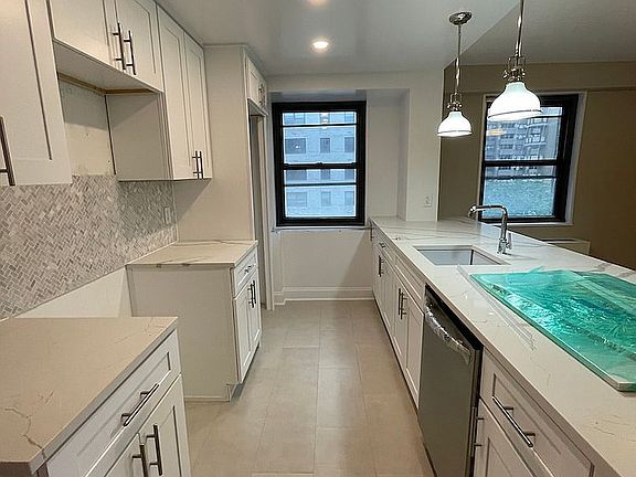 4th image of 305 E 86th St #6UVE