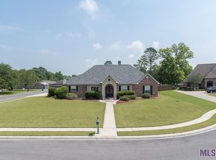 2046 Holly Wood Ct, Port Allen, LA 70767