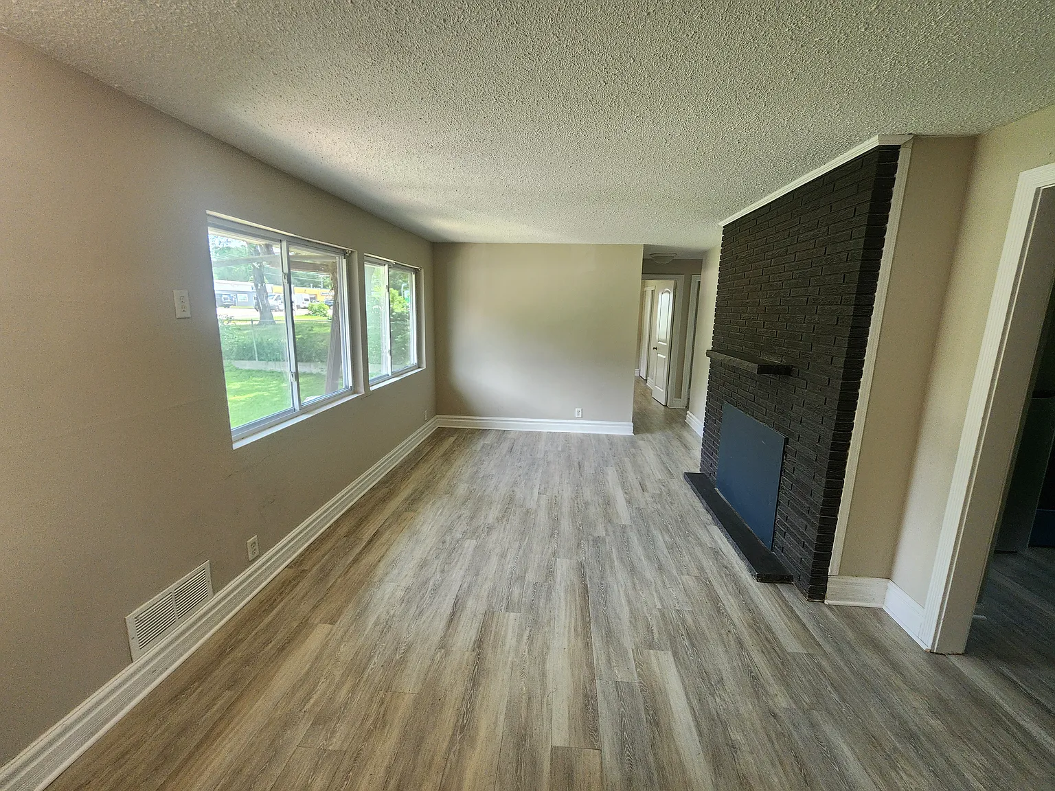 5 bed, 1850 sqft, $2,250 — Photo 2