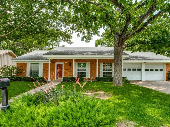 1717 Acorn Ln, Hurst, TX 76054