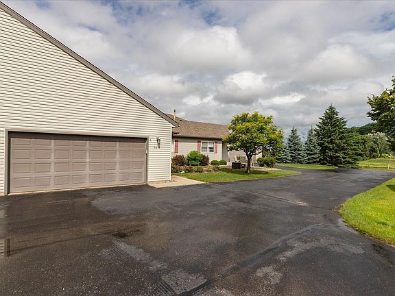 2nd image of 3211 Northern Valley Dr NE