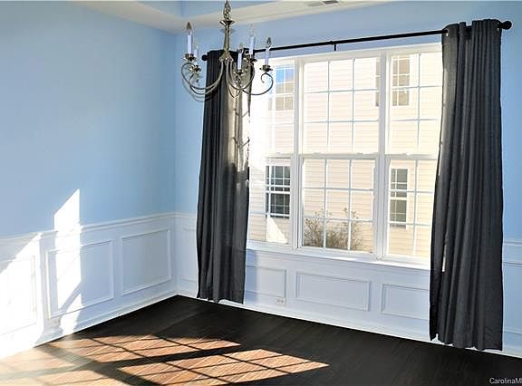 5th image of 3234 Queensland Ct