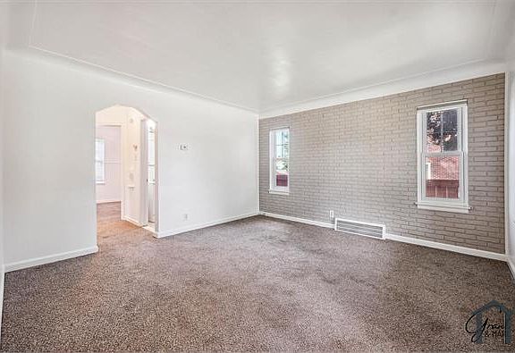 4th image of 953 Riverbank St