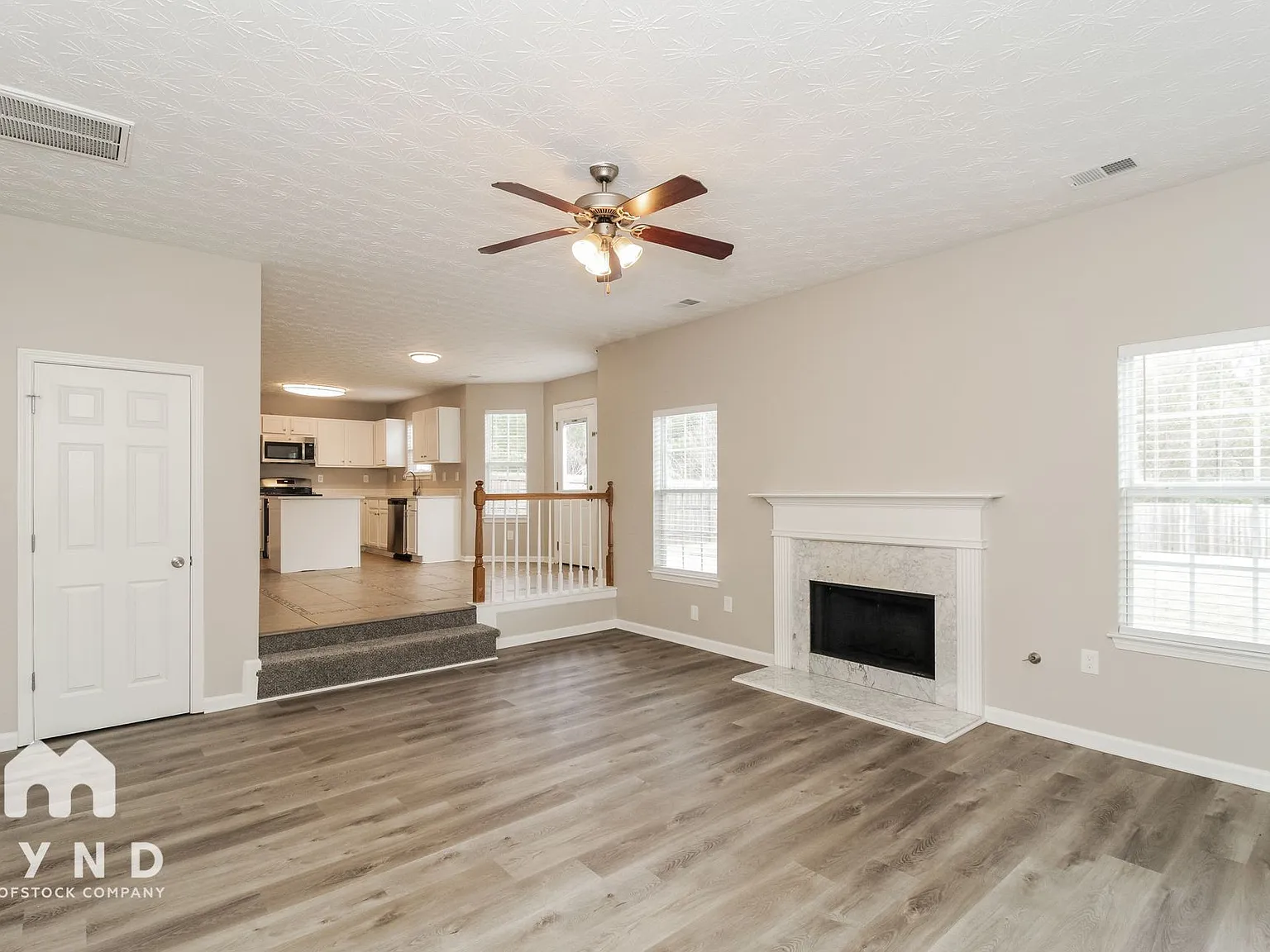 3 bed, 2.5 bath, 2218 sqft, $2,315 — Photo 2