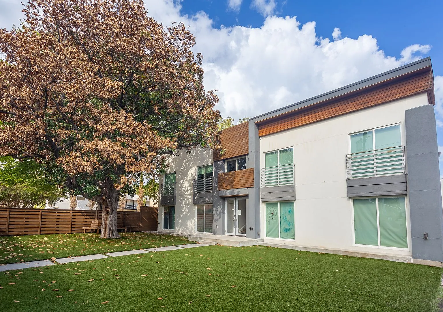 1414 Bennett Ave — Photo 3