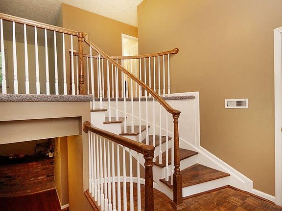 3rd image of 7754 Rolling Meadows Dr