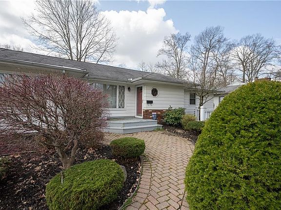 3rd image of 1460 Forrest Dr