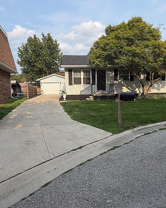 1st image of 3506 Holland Park Ln