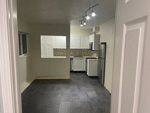 4th image of 274 Hillside Dr #B