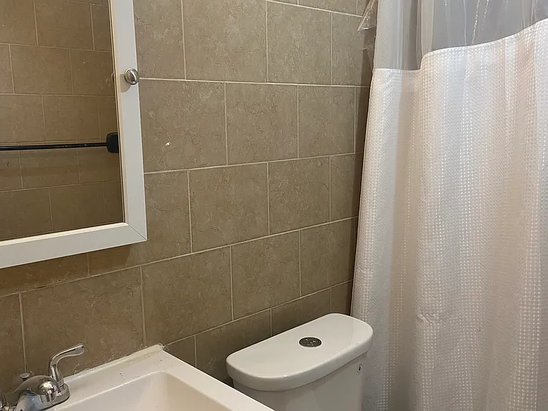 221A Betts Ave #3 — Photo 5
