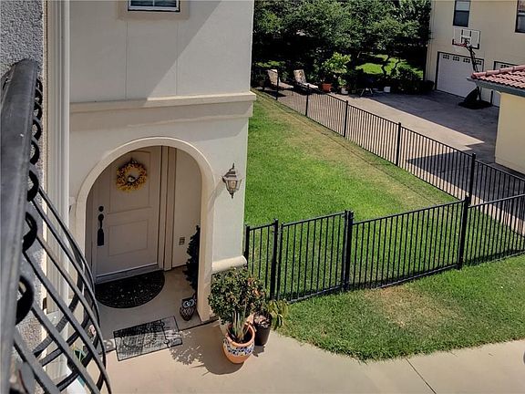 3rd image of 3021 Bayside Dr
