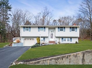 6 Edgehill Rd, Peabody, MA 01960