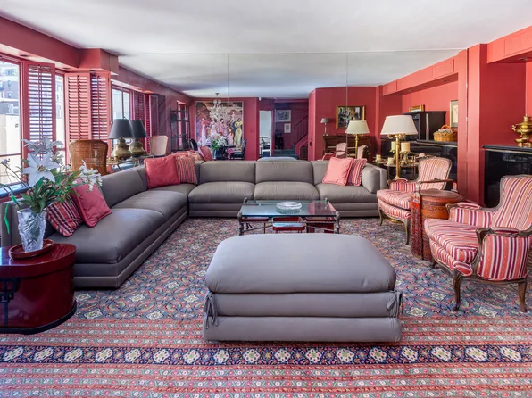 1050 5th Avenue image 1 of 13