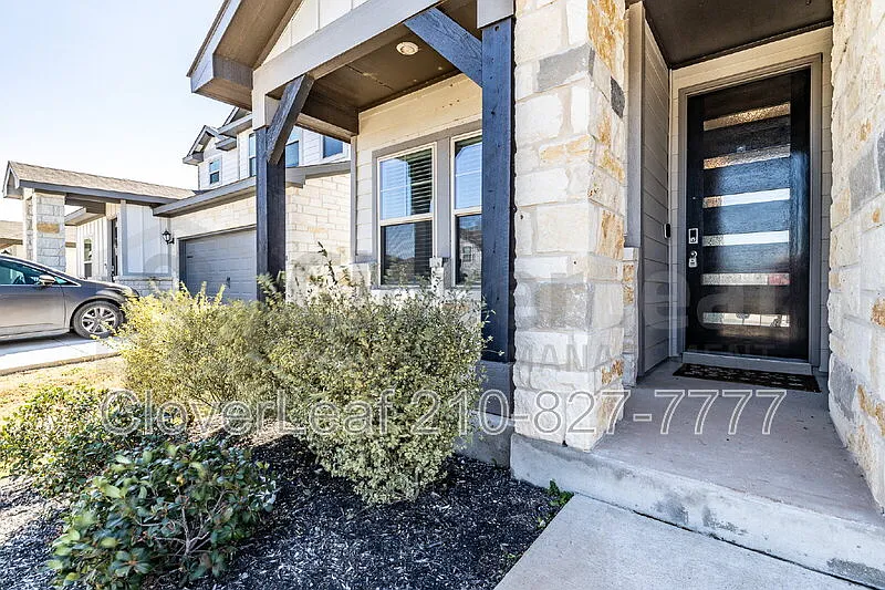 4 bed, 2.5 bath, 2372 sqft, $2,197 — Photo 3