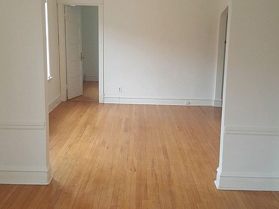 2nd image of 4046 N Wolcott Ave #2
