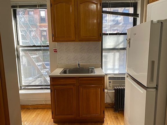 2nd image of 517 E 12th St #4FOUR