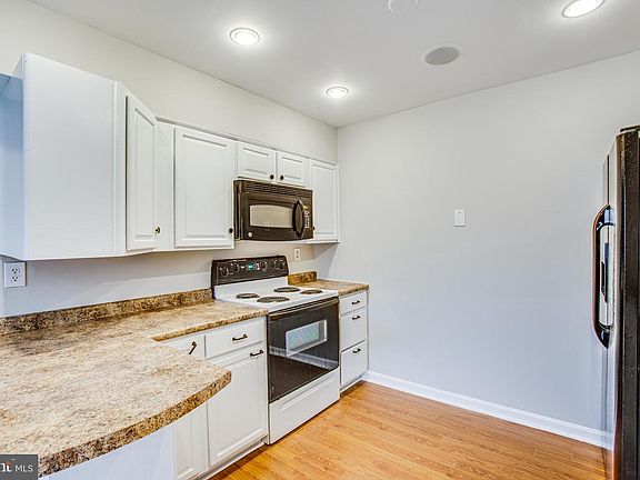 3rd image of 7334 Tavenner Ln Suite 3A