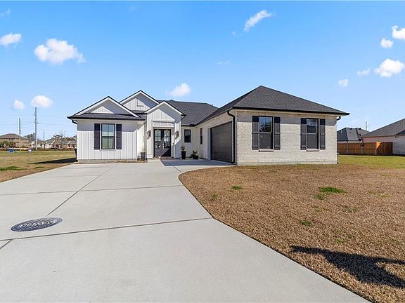 3rd image of 407 Belle Ormond Cir