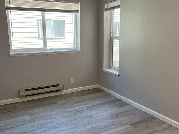 12327 Roosevelt Way NE, Seattle, WA