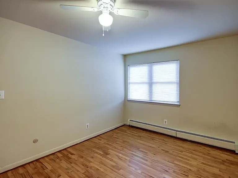 Fairfield Arms Apartments — Photo 13