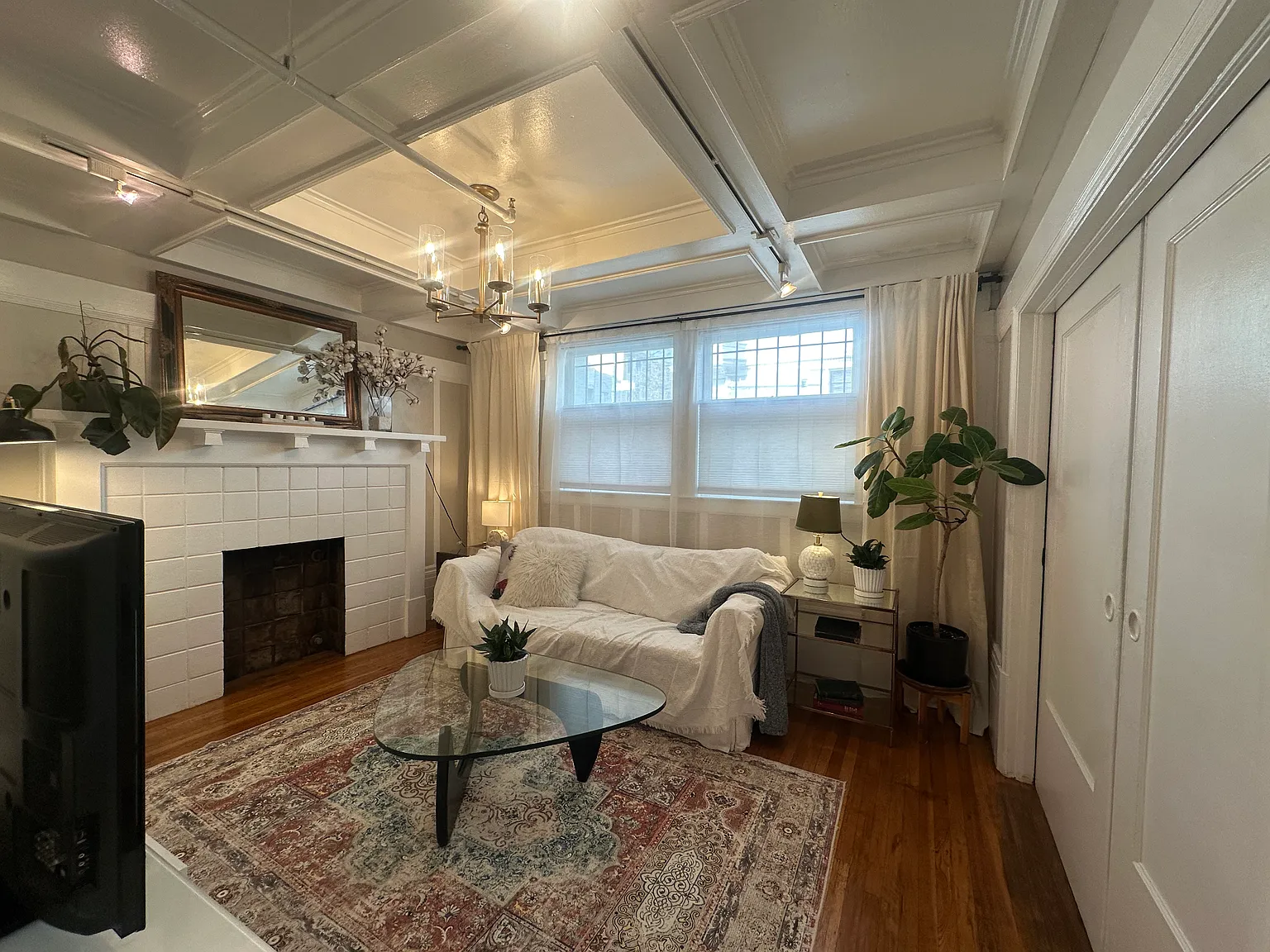 1187 Washington St — Photo 2
