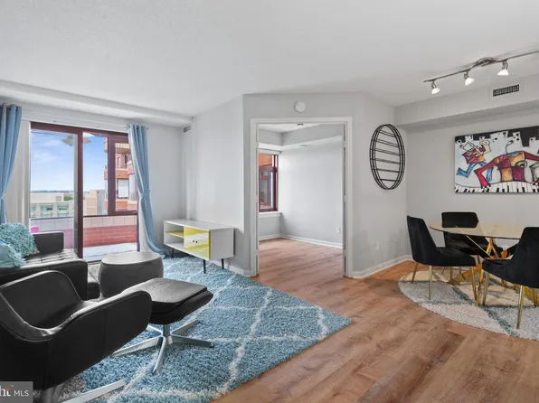 2400 Clarendon Blvd APT 916, Arlington, VA 22201