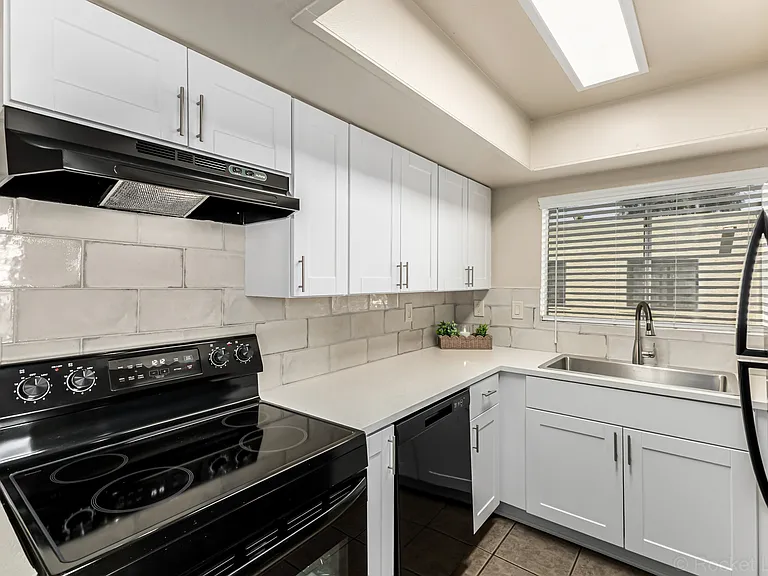 4717 W Bethany Heights Dr — Photo 5