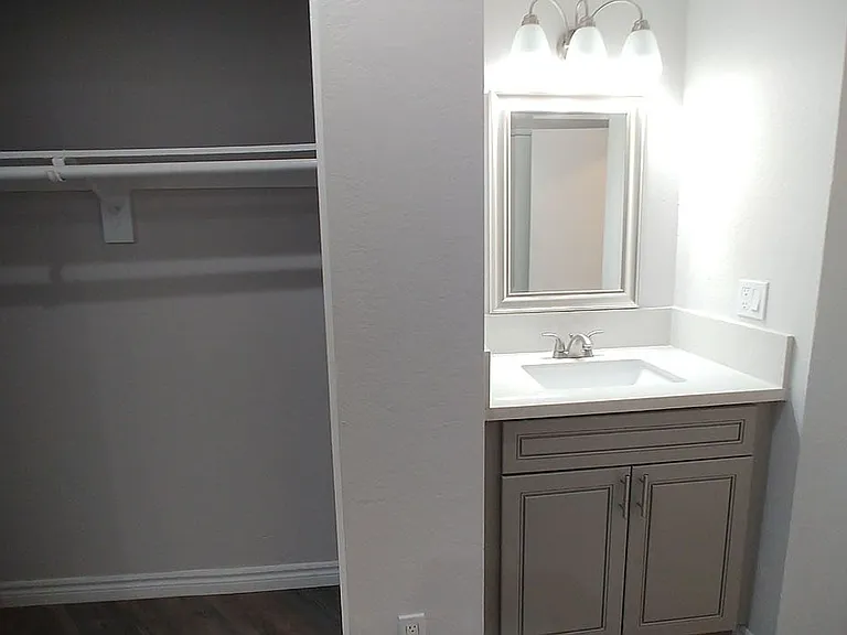 Five Star Suites — Photo 72
