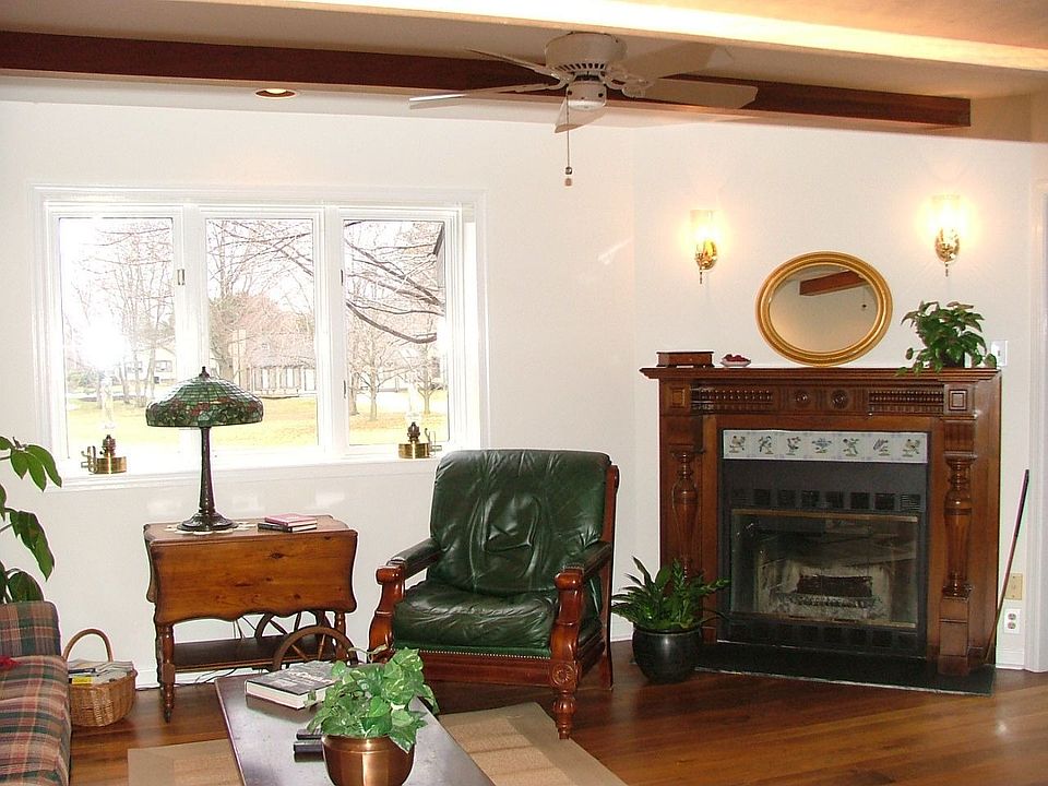 Family Room with FP