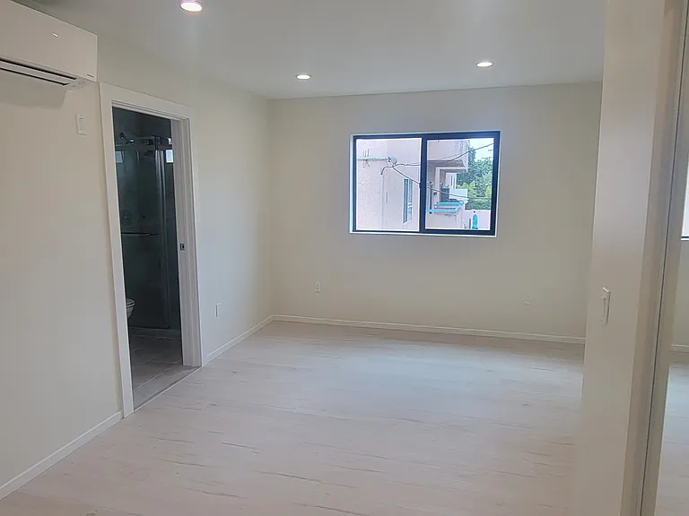 1427 S Shenandoah St #1425-1/2 — Photo 8